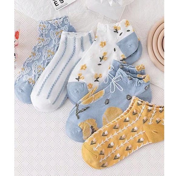Cozy Pastel Floral Print Textured Ankle Socks Set - 8 pairs - Picture 3 of 3
